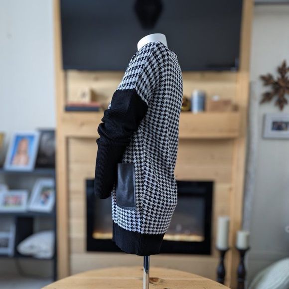 37. Suzy Shier Long Sleve MonoChrome Black & White w/ leatherette pockets Small - Picture 5 of 9